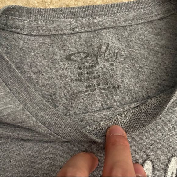 Oakley T Shirt - Picture 4 of 7